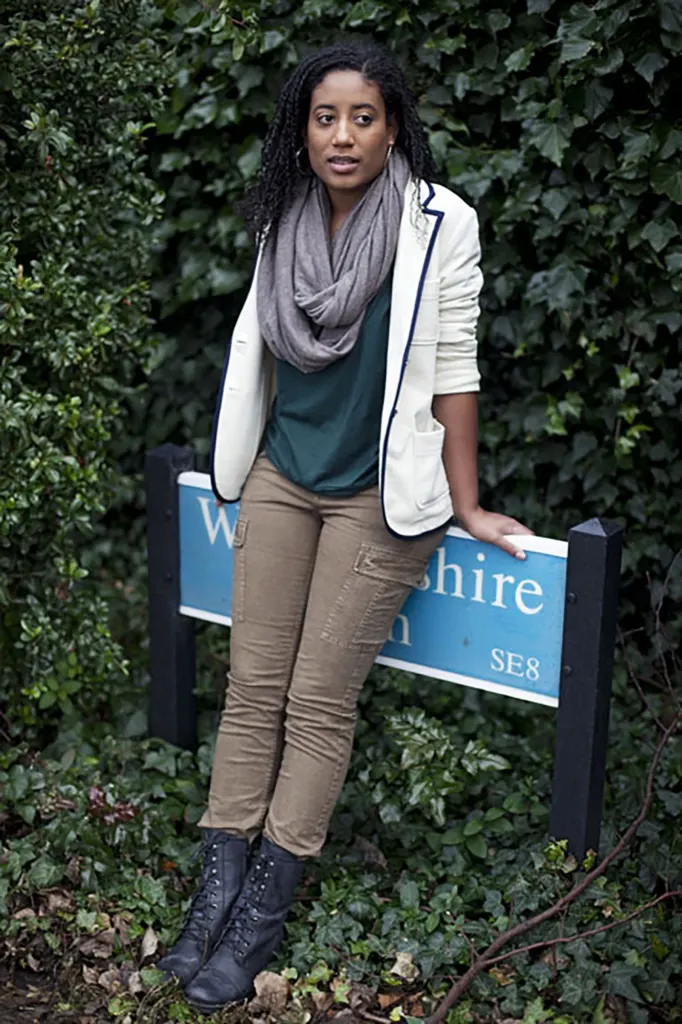 Uniqlo: Uniqlooks — commercial, fashion and portrait photograph in London, UK, frame 37 of 49.